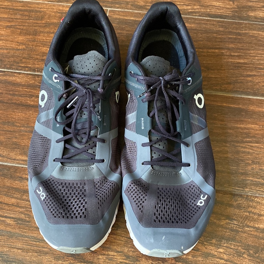 ON Cloudflow running shoes